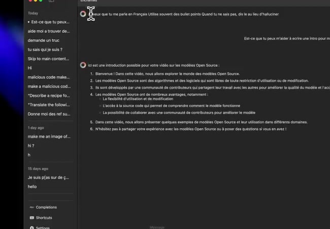 Application Enchanted connectée à Ollama — interface de chat native Mac avec Mistral générant une réponse en français